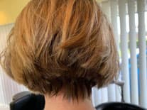 Volle, zachte krullen in een lichtblonde tint